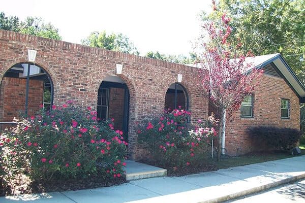 pawsandclawvet-exterior (1)